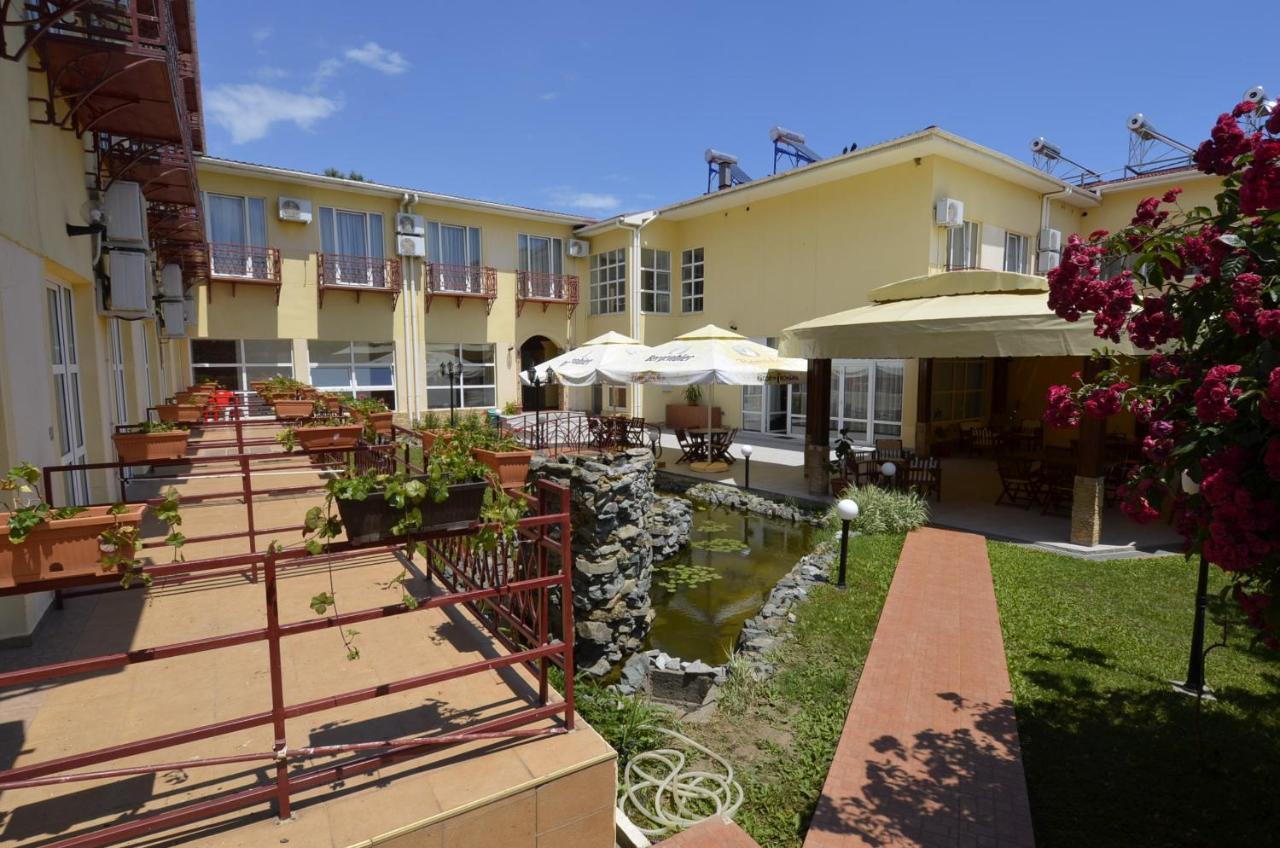 Hotel Intim Costinesti Buitenkant foto