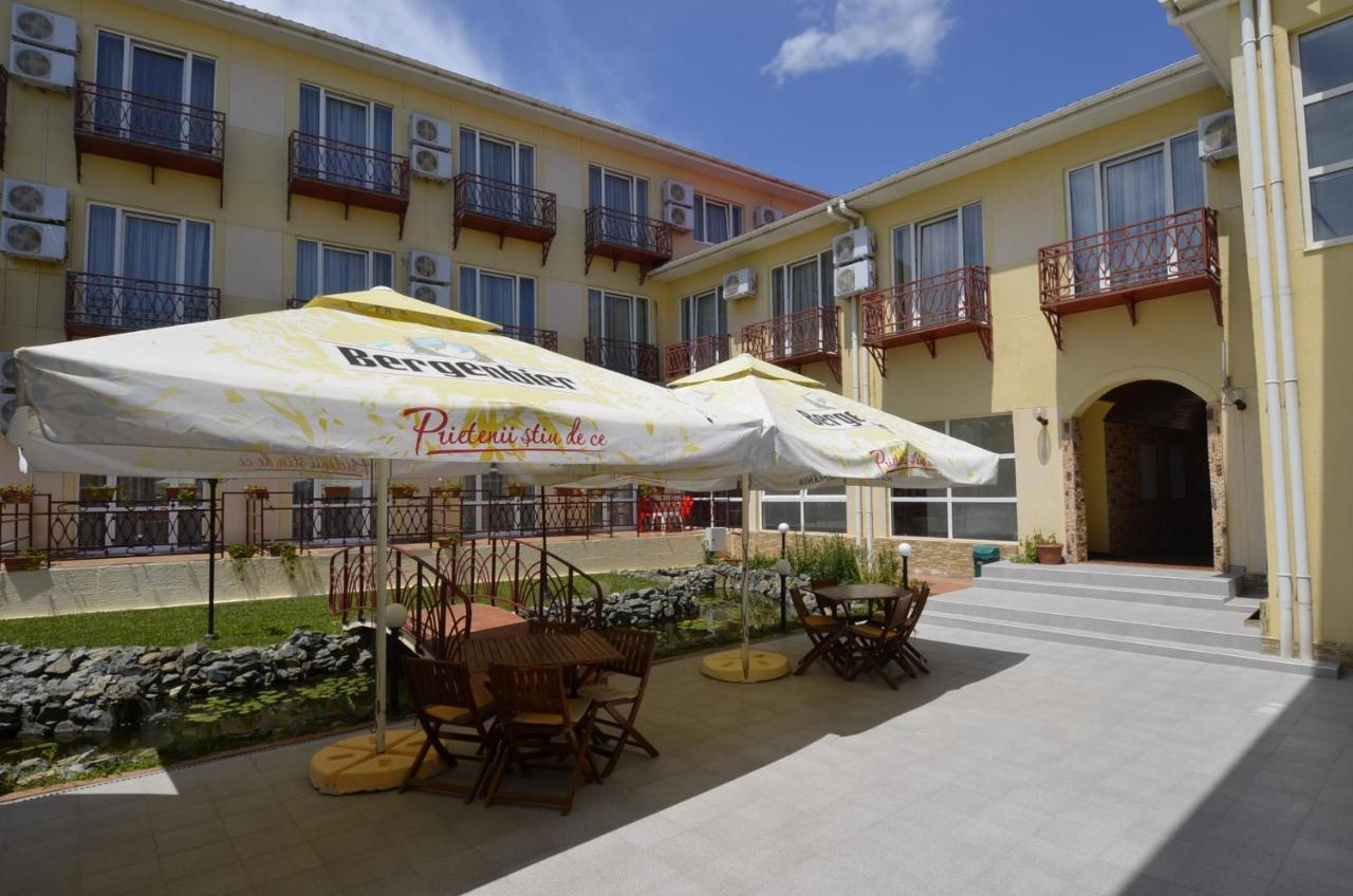 Hotel Intim Costinesti Buitenkant foto