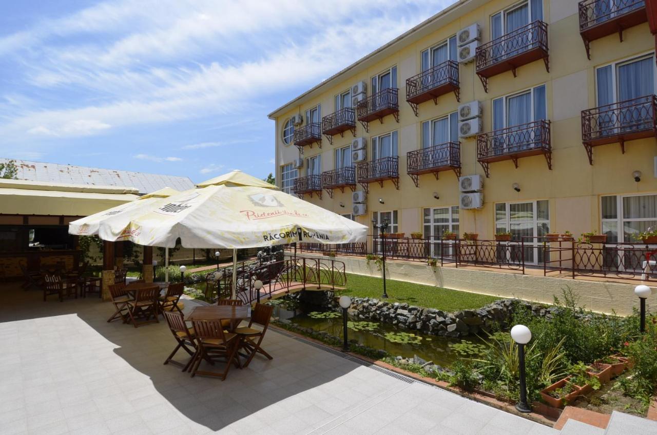 Hotel Intim Costinesti Buitenkant foto