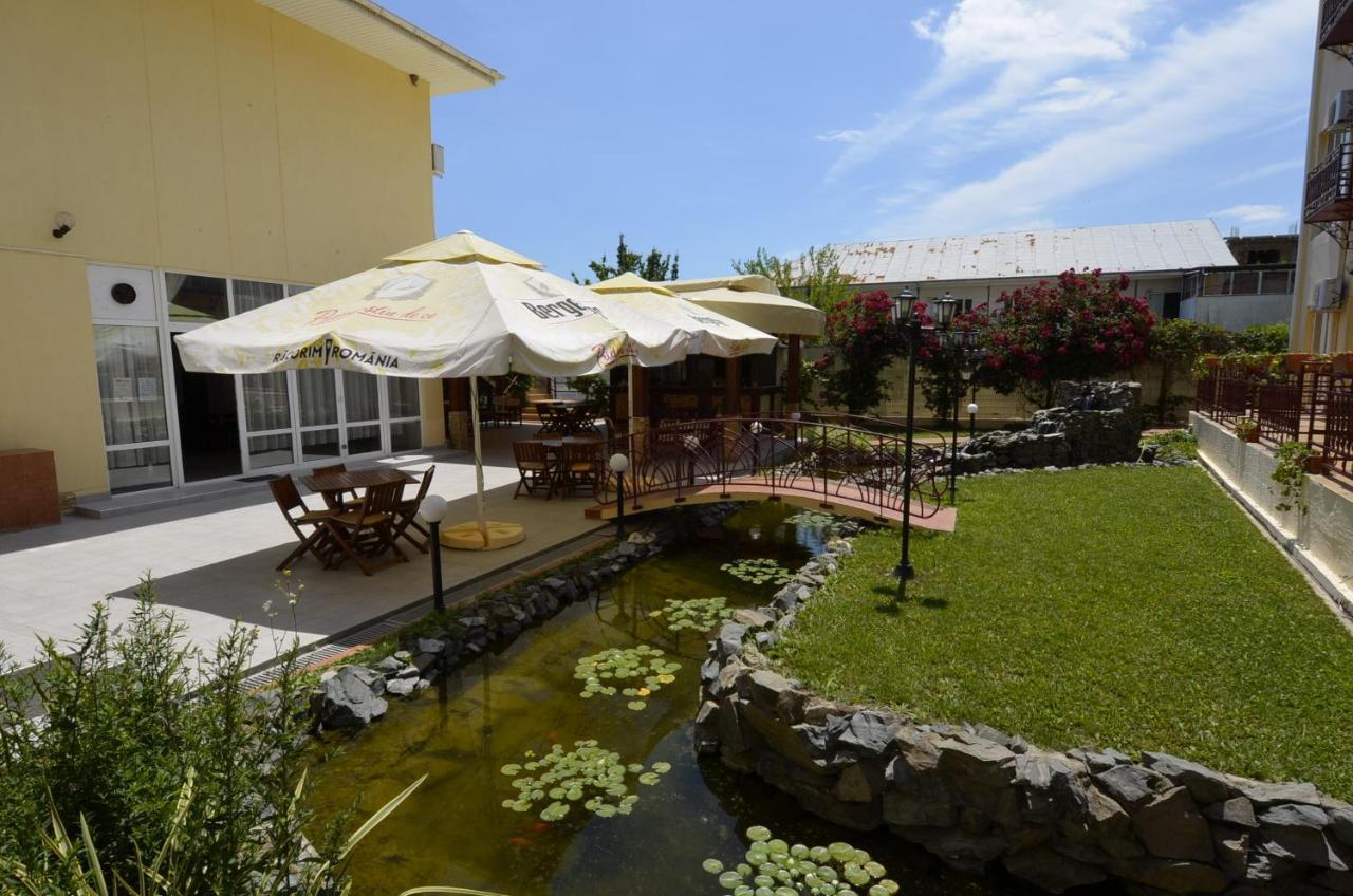 Hotel Intim Costinesti Buitenkant foto
