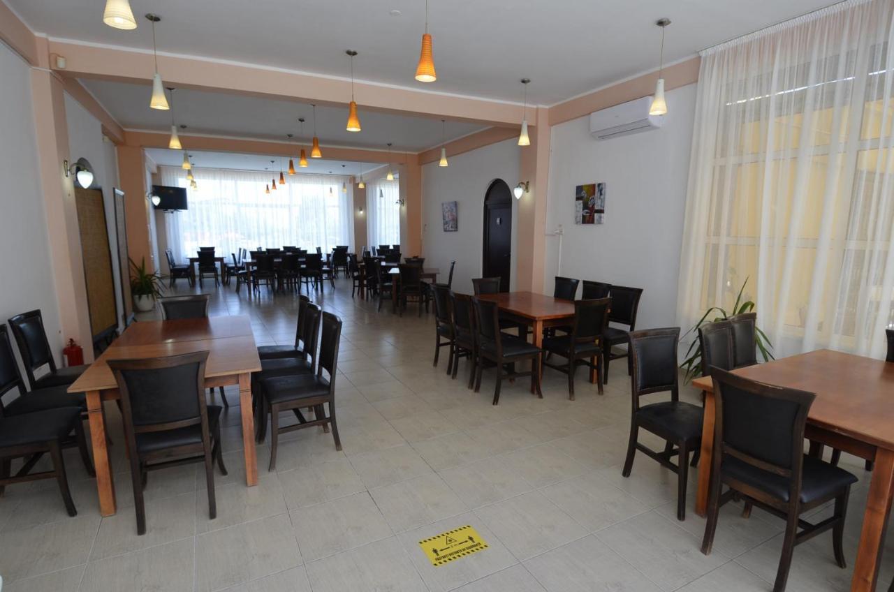 Hotel Intim Costinesti Buitenkant foto