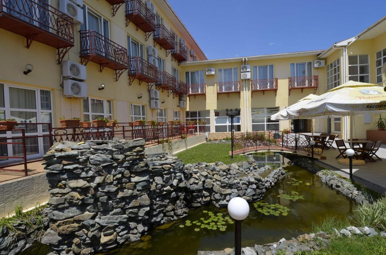 Hotel Intim Costinesti Buitenkant foto