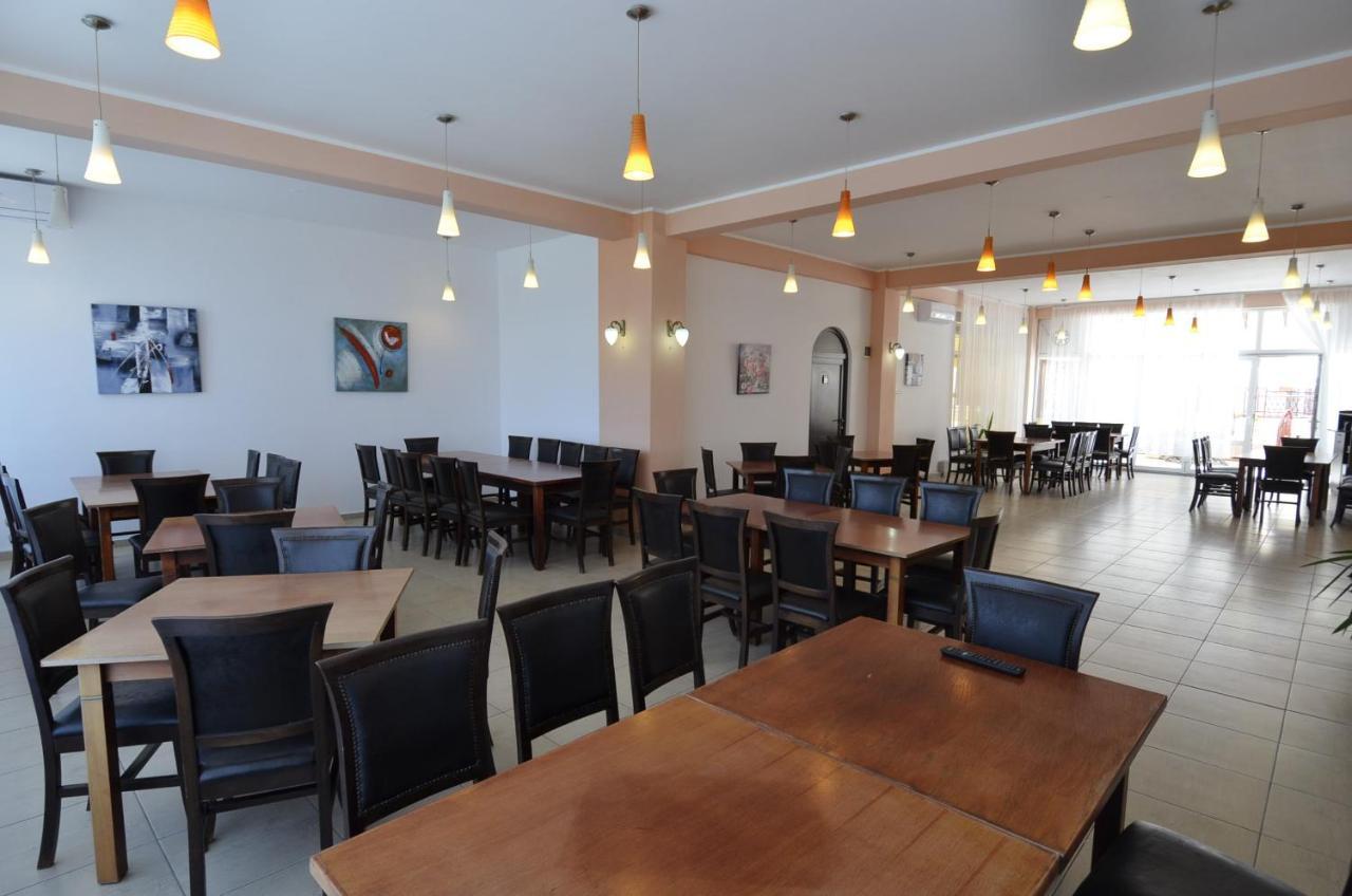 Hotel Intim Costinesti Buitenkant foto